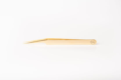 Placing Lash Tweezer
